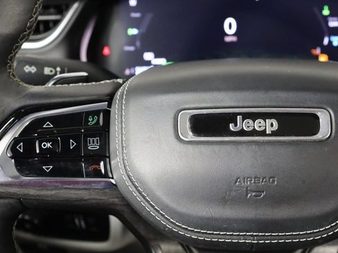 Used 2022 Jeep Grand Cherokee Overland w/ Advanced Protech Group III AWD/4WD image 8