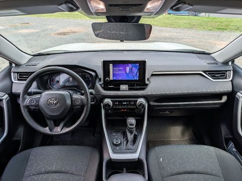 Used 2023 Toyota RAV4 XLE AWD/4WD image 29