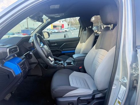 Used 2025 Toyota Tacoma TRD Off-Road image 36
