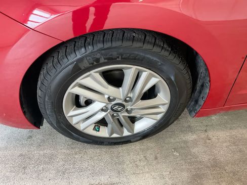 Used 2019 Hyundai Elantra SEL image 10