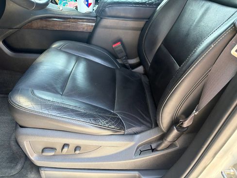 Used 2015 Chevrolet Suburban LT w/ Luxury Package AWD/4WD image 11