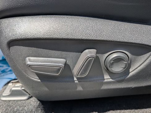Used 2021 Toyota Highlander XLE AWD/4WD image 17