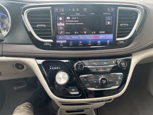 Used 2021 Chrysler Pacifica Touring-L FWD image 22