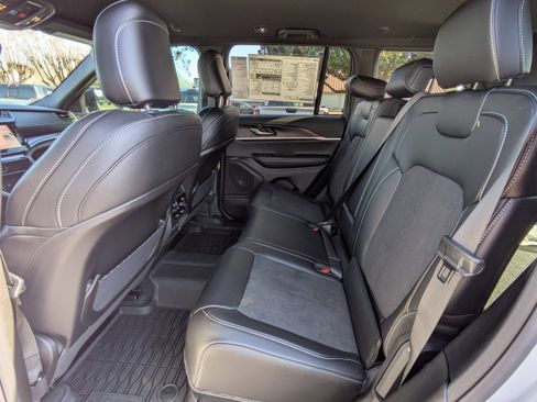 New 2026 Jeep Grand Cherokee Laredo image 15