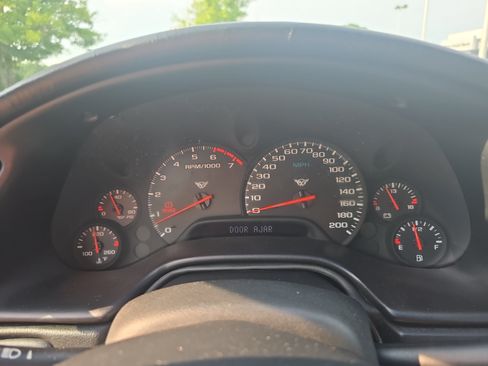 Used 2004 Chevrolet Corvette Convertible w/ Preferred Equipment Group RWD image 14
