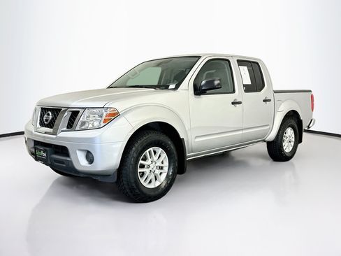 Used 2020 Nissan Frontier SV w/ SV Utility Package AWD/4WD image 3