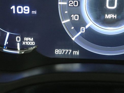 Used 2019 Cadillac Escalade Luxury image 16