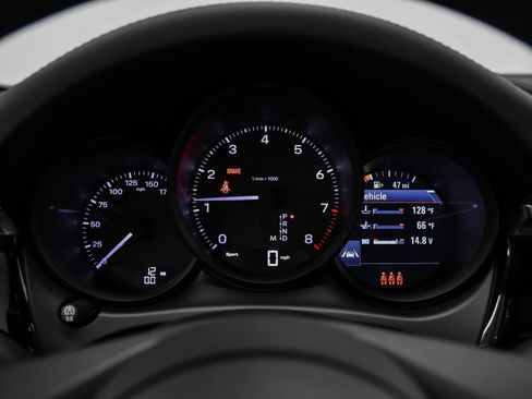 Certified 2026 Porsche Macan AWD/4WD image 33