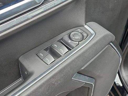 Used 2025 GMC Sierra 1500 Elevation image 24