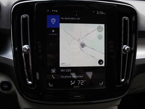 Used 2020 Volvo XC40 T5 Momentum image 17