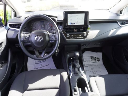 Used 2025 Toyota Corolla LE image 2