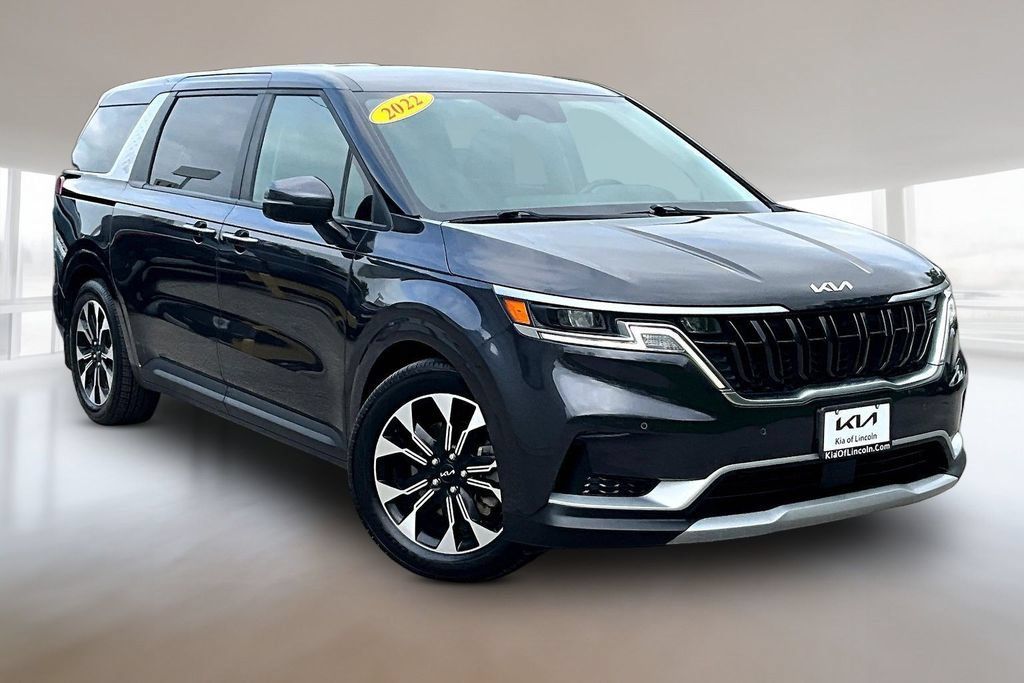 Used 2022 Kia Carnival EX FWD image 3