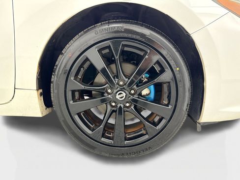 Used 2017 Nissan Altima 2.5 SR w/ Midnight Edition Package FWD image 45
