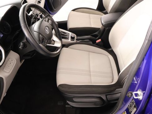 Used 2022 Hyundai Venue SEL FWD image 10