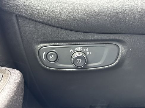 Used 2021 Chevrolet Equinox LS image 27