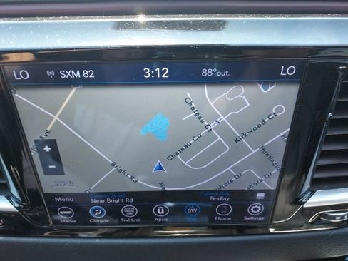 Used 2020 Chrysler Pacifica Touring-L FWD image 14