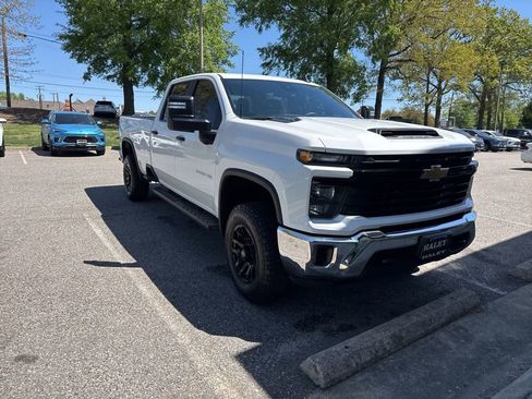 Used 2024 Chevrolet Silverado 3500 W/T image 3