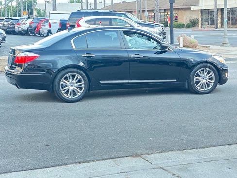 Used 2011 Hyundai Genesis 4.6 RWD image 6