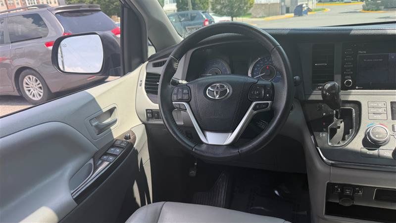 Used 2018 Toyota Sienna XLE w/ XLE Navigation Package FWD image 29