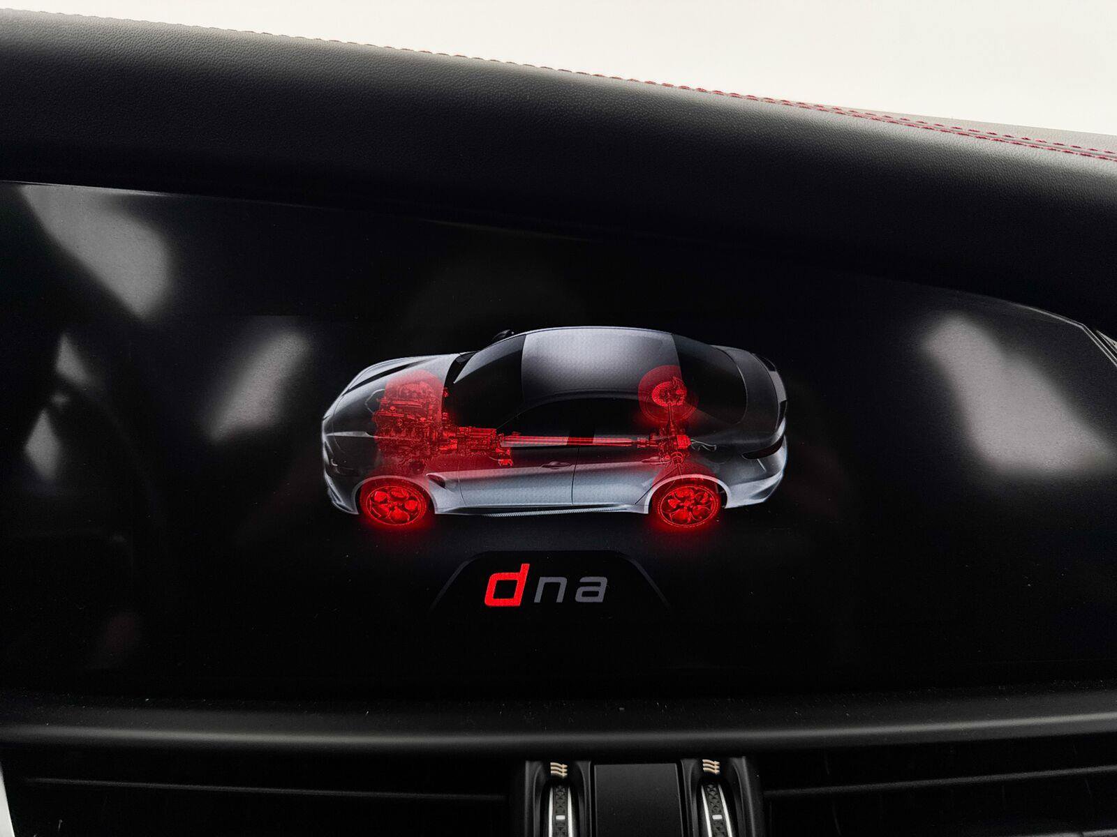Used 2018 Alfa Romeo Giulia Quadrifoglio w/ Driver Assist Dynamic Package RWD image 10