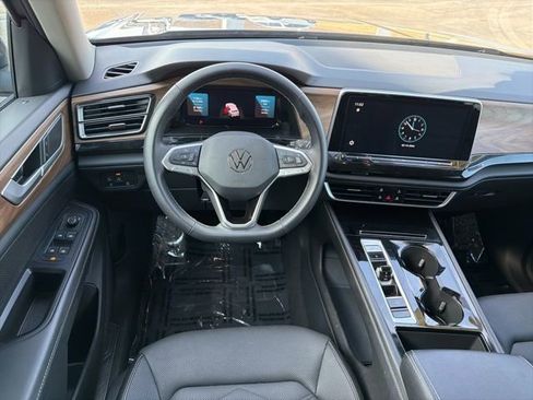 Used 2025 Volkswagen Atlas SE image 21