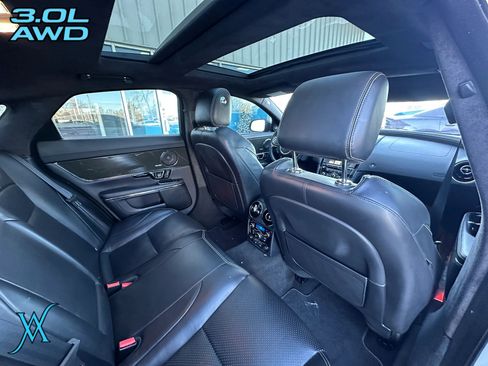 Used 2015 Jaguar XJ AWD image 29