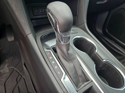 Used 2024 Chevrolet Equinox LT w/ LPO, Floor Liner Package FWD image 19