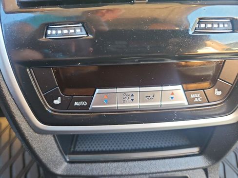 Used 2022 BMW X7 xDrive40i w/ Premium Package AWD/4WD image 27
