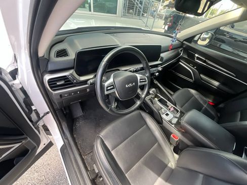 Used 2024 Kia Telluride S FWD image 3