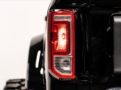 Used 2025 Ford Bronco Pickup image 32