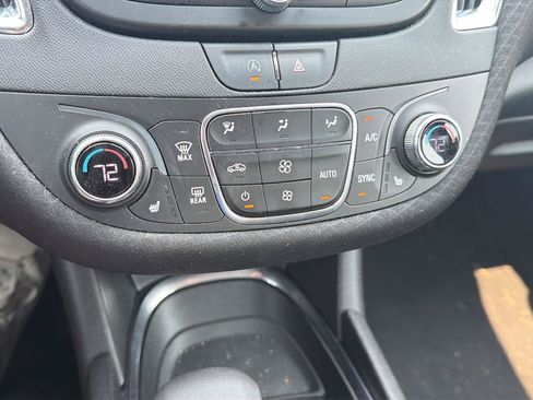 Used 2021 Chevrolet Malibu LT FWD image 17