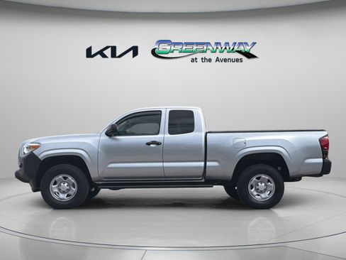 Used 2023 Toyota Tacoma SR RWD image 3