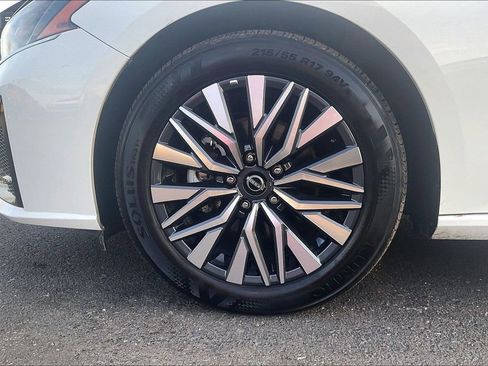 Used 2025 Nissan Altima 2.5 SV image 33