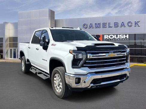 Used 2025 Chevrolet Silverado 2500 LTZ w/ LTZ Plus Package AWD/4WD image 4