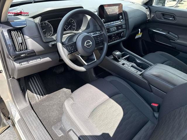 Certified 2025 Nissan Pathfinder S FWD image 19