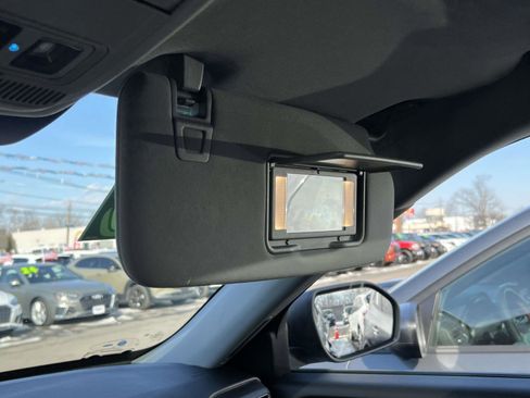 Used 2022 Ford Explorer XLT w/ Equipment Group 202A image 9