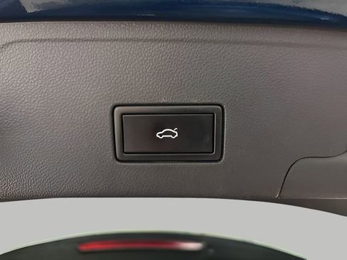 Used 2020 Volkswagen Atlas Cross Sport SEL image 25