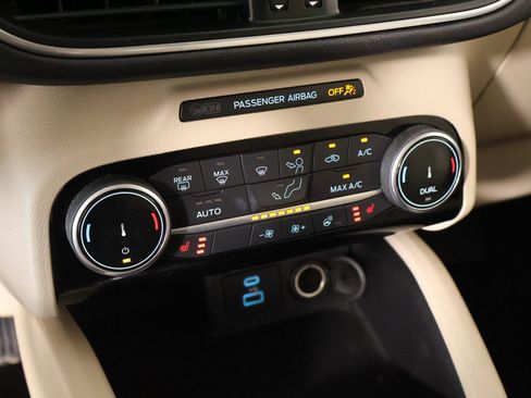 Used 2022 Ford Escape Titanium AWD/4WD image 8