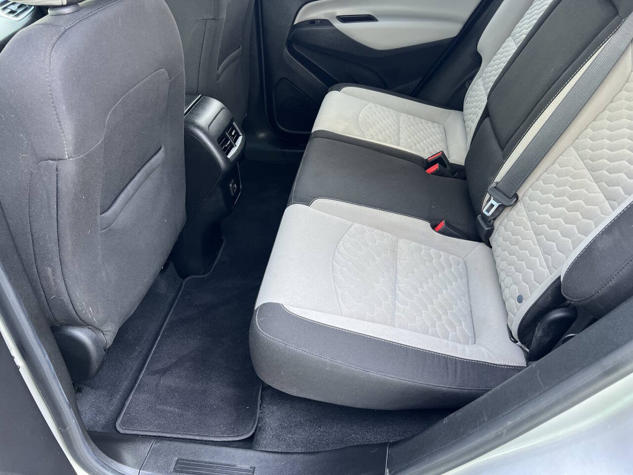 Used 2020 Chevrolet Equinox LS w/ LS Convenience Package FWD image 11