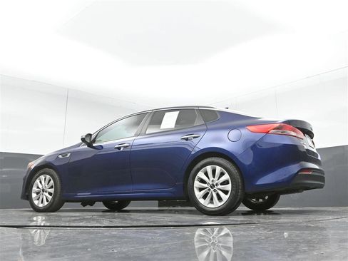 Used 2018 Kia Optima LX w/ 17" Alloy Wheels Package image 35