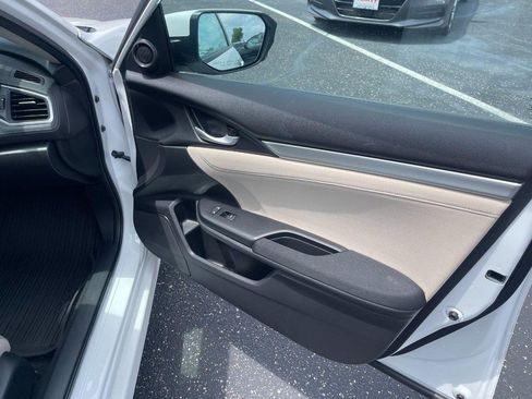Used 2019 Honda Civic EX image 9
