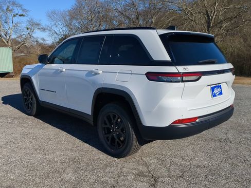 New 2026 Jeep Grand Cherokee Altitude RWD image 5