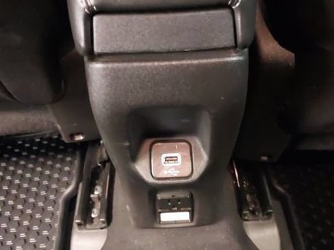 Used 2022 Jeep Renegade Altitude w/ Convenience Group AWD/4WD image 33