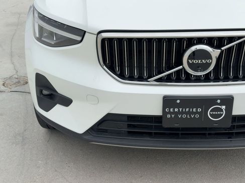 Certified 2025 Volvo XC40 B5 Plus image 22