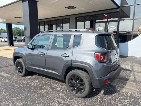 Used 2023 Jeep Renegade Altitude w/ Convenience Group I AWD/4WD image 5