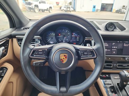 Used 2022 Porsche Macan image 17