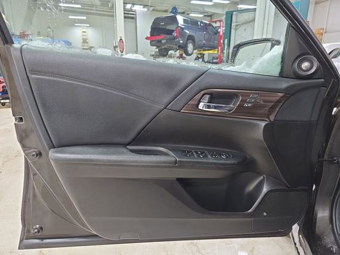 Used 2016 Honda Accord EX-L image 26