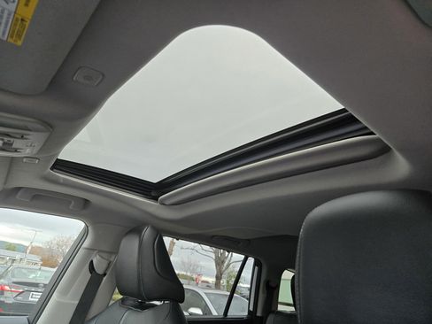 Used 2023 Toyota Highlander Limited image 18