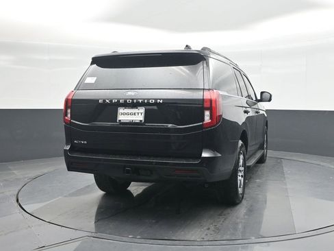 New 2025 Ford Expedition Active image 25