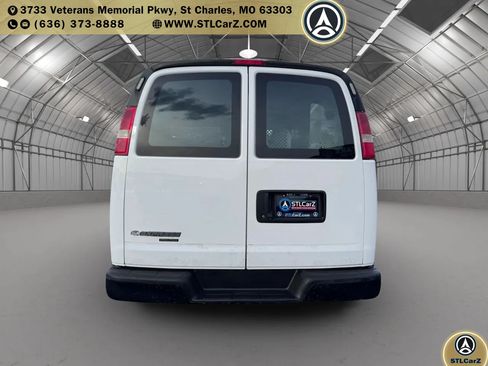 Used 2016 Chevrolet Express 2500 RWD image 4